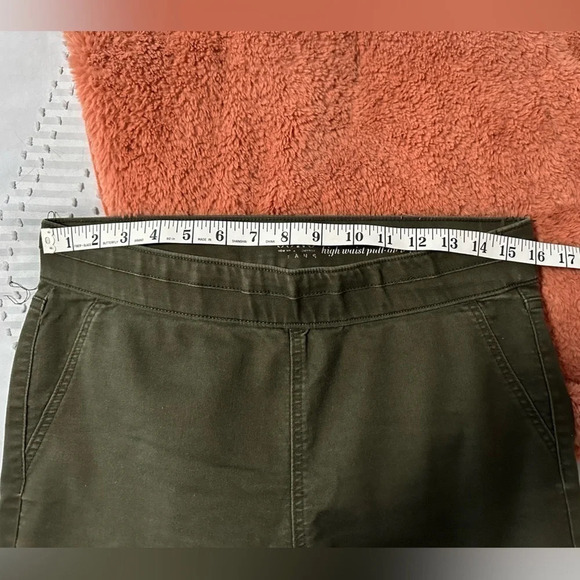 Soho brand women’s army green pull on pants Sz L - Picture 5 of 5